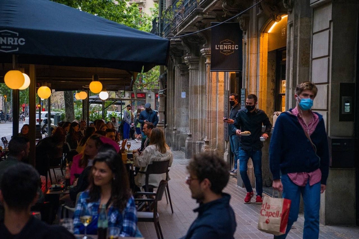 Barcelona avança l'horari de tancament de restaurants i terrasses a Ciutat Vella