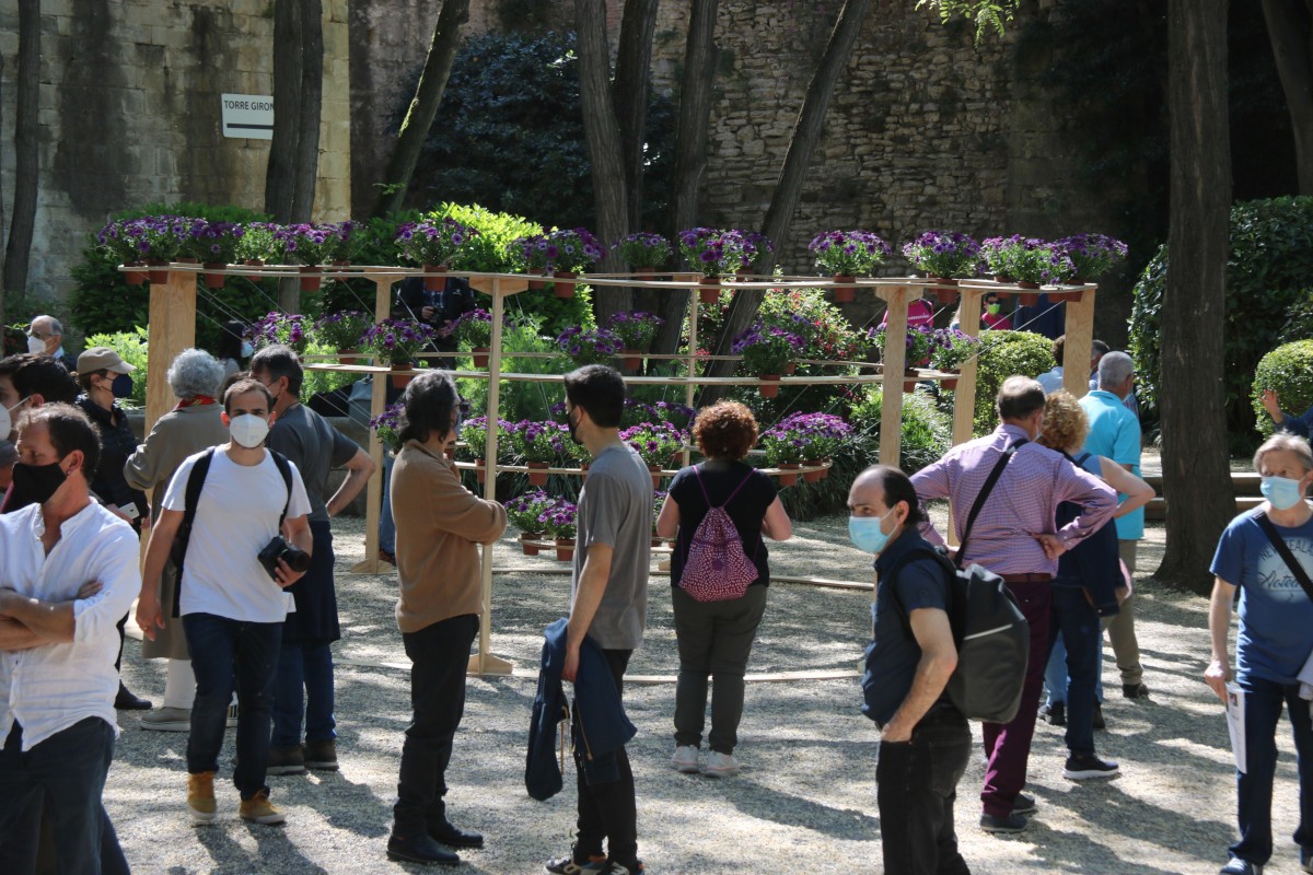 Visitants al Temps de Flors de Girona aquesta tarda - Gerard Vilà - ACN