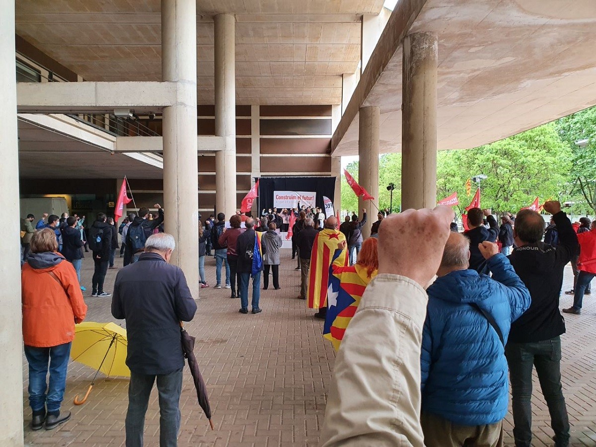 Un miler de persones convocades per CCOO i UGT reclamen una sortida «justa» a la crisi