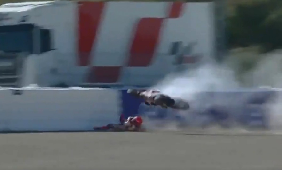 VÃDEO | Ensurt de Marc Márquez per un aparatós accident a gran velocitat