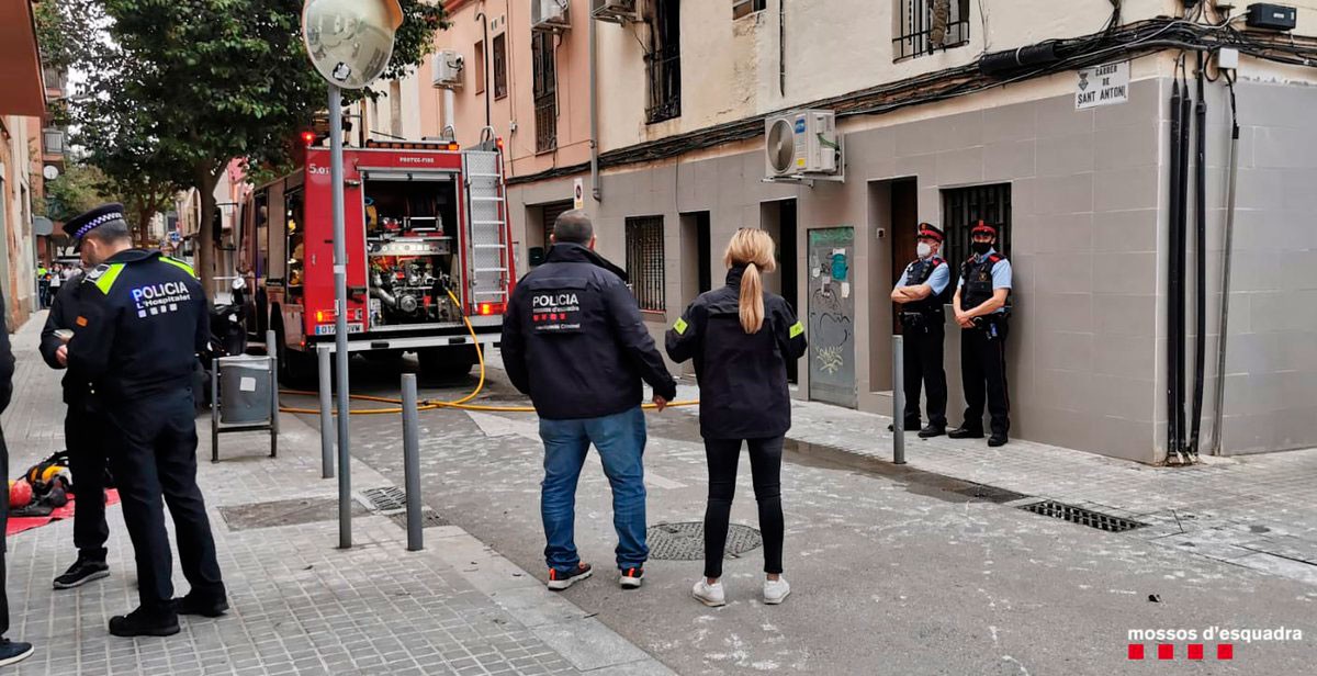 Un mort en un incendi en un pis de l'Hospitalet de Llobregat