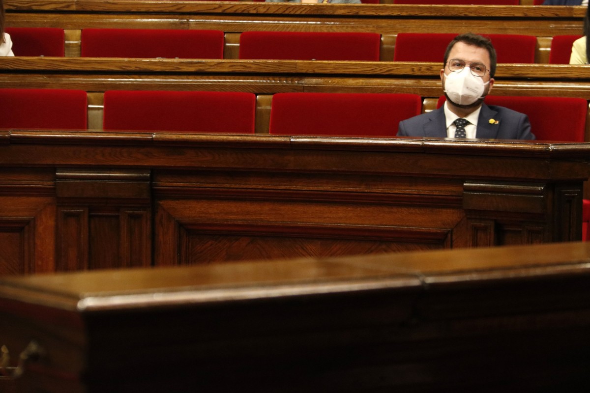 El Parlament avala la compareixença d'Aragonès enmig dels retrets de l'oposició