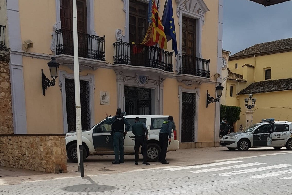 La Guàrdia Civil irromp al rodatge d'una sèrie després de confondre-ho amb un atracament a València
