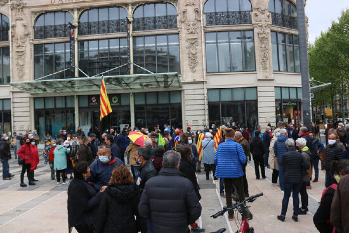 La manifestació ha acabat davant l'Ajuntament de Perpinyà - Gerard Vilà - ACN