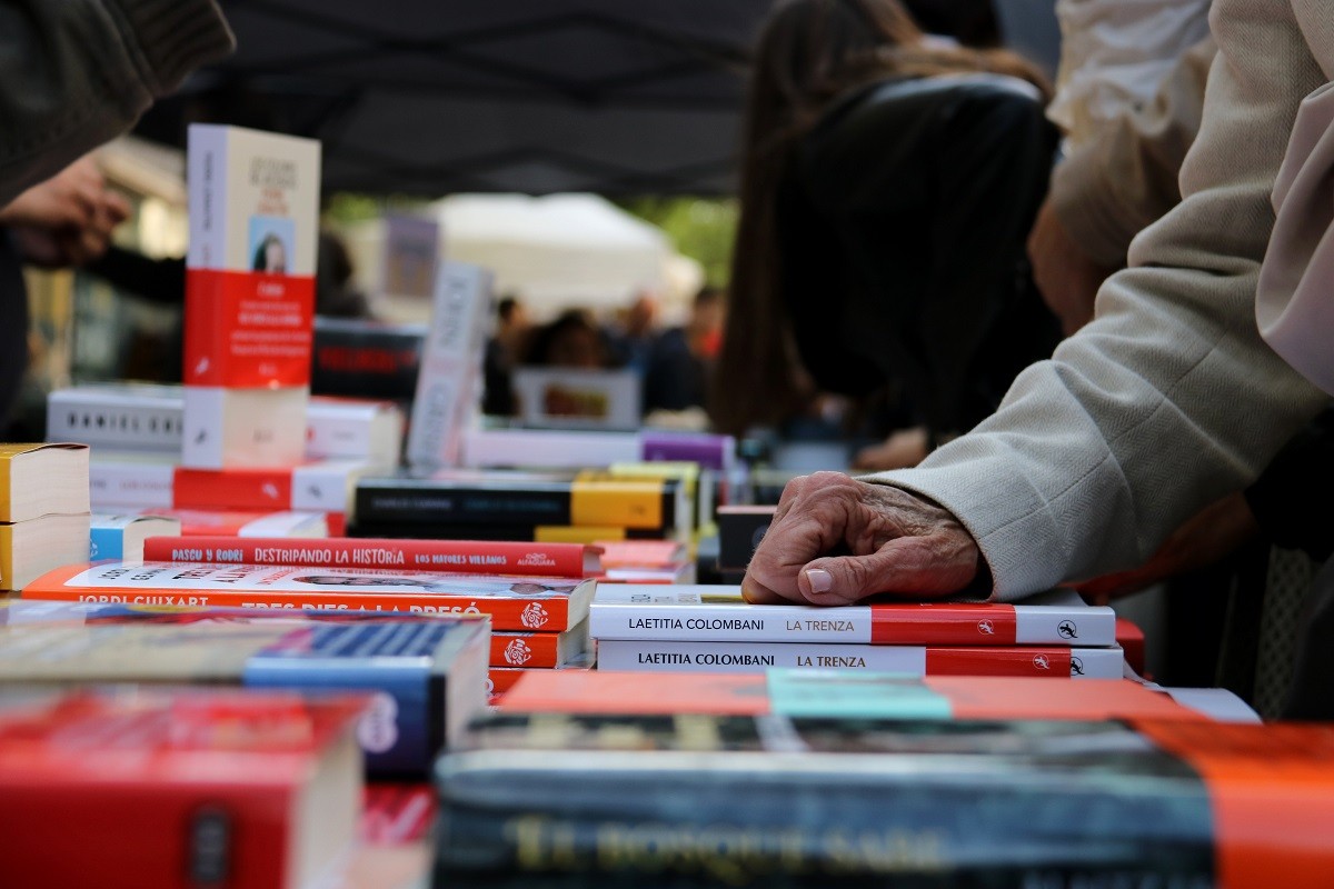El sector editorial preveu un Sant Jordi «millor» que el del juliol passat però lluny de les vendes habituals