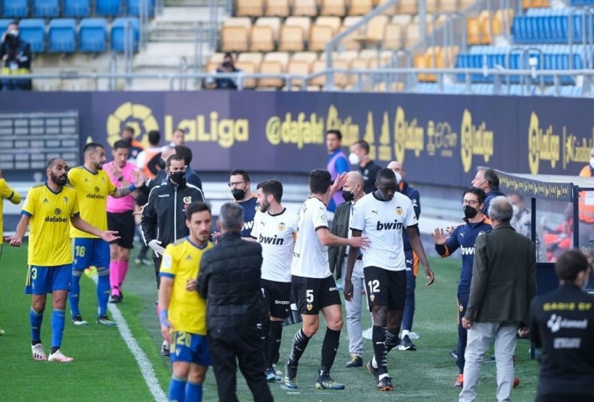 La Lliga no troba proves de cap insult racista de Cala a Diakhaby
