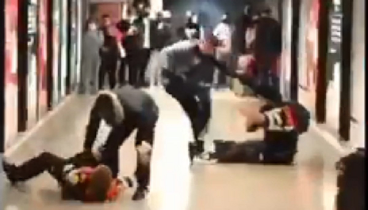 VÃDEO | Brutal agressió a dos vigilants del metro de Barcelona