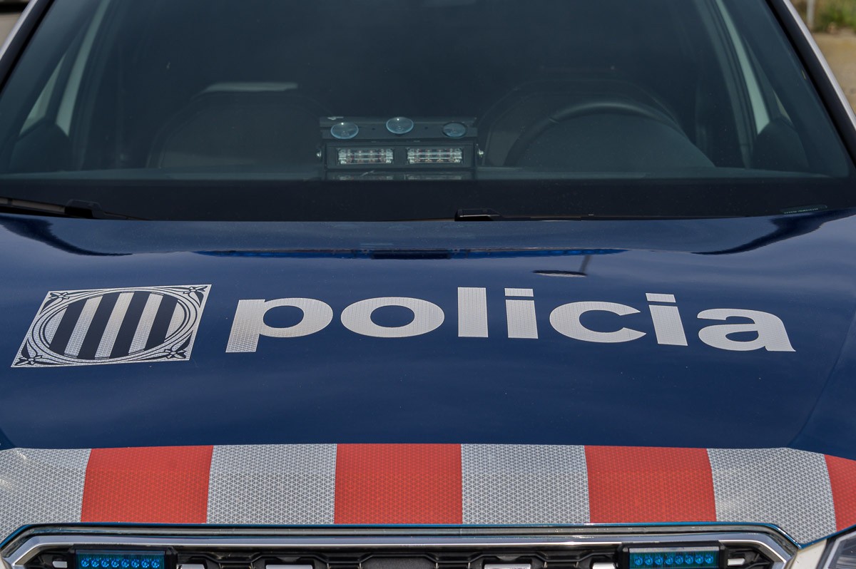 Detingut un home per intentar agredir sexualment una dona enmig del carrer a Empúries