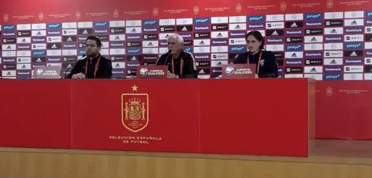 El seleccionador de Kosovo troleja un mitjà esportiu espanyol en roda de premsa