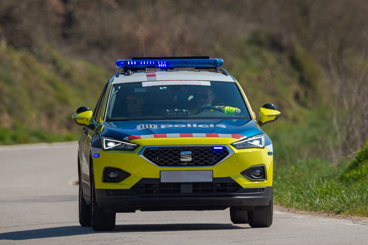 Set vehicles accidentats per un camió que ha rebentat una roda a l'AP-7