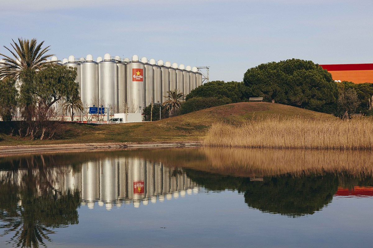Un atac informàtic obliga Damm a aturar la producció de cervesa