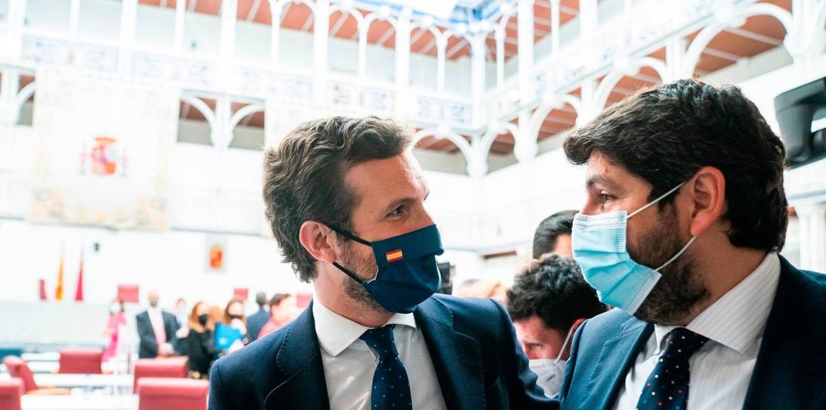PORTADES «El PP obre les portes del govern de Múrcia a exdiputats de Vox», a «La Vanguardia»