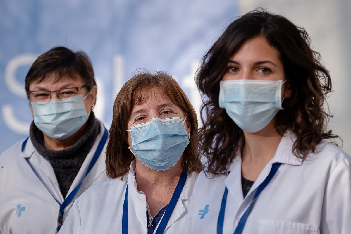 Soledat Ralló, responsable d'atenció a la ciutadania, Anna Moreta, directora i  Eva Serra, adjunta a direcció del Servei d'Atenció Primària d'Osona. - Adrià Costa