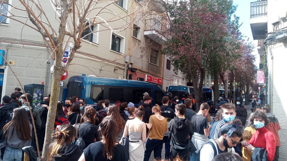 Un desallotjament dels Mossos a Nou Barris torna a qüestionar el decret antidesnonaments del Govern