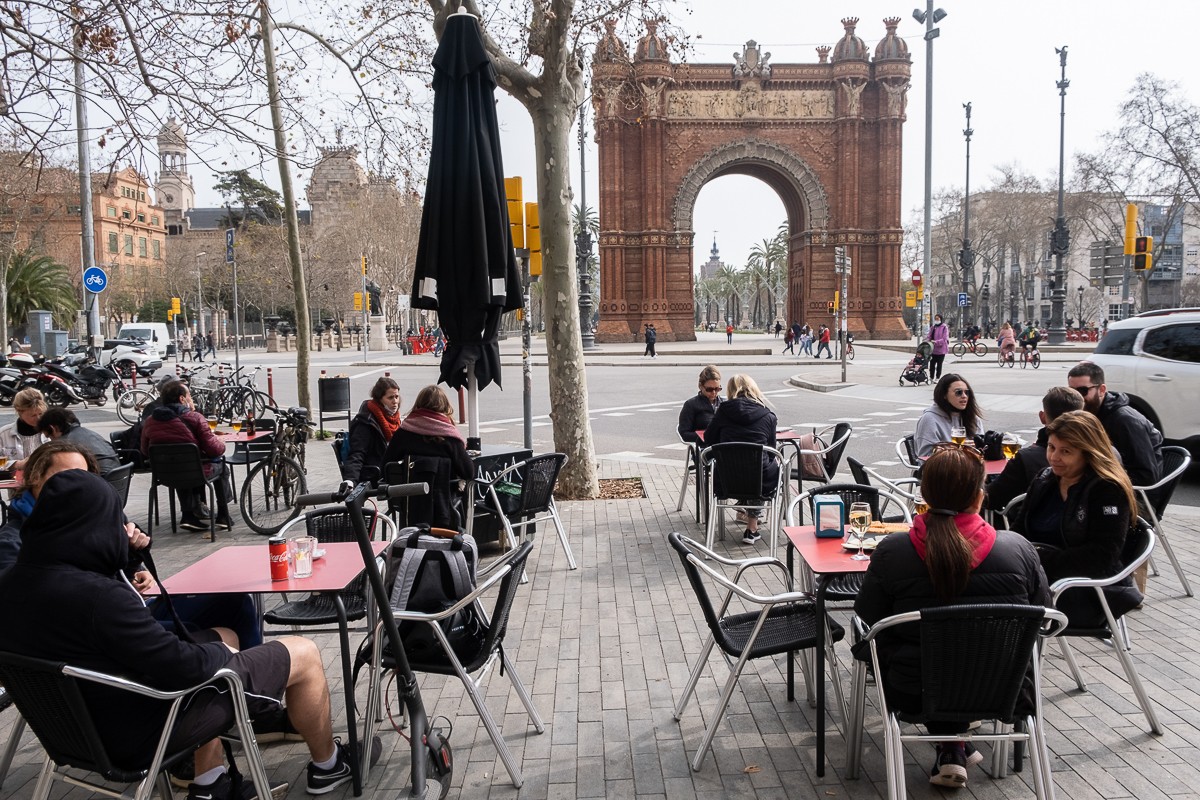 Divendres semiprimaveral: més ulleres de sol i menys capes de roba