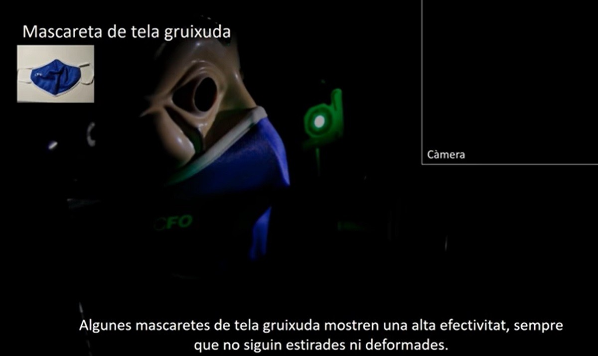 VÃDEO Demostren com d'inútil pot ser una mascareta mal posada