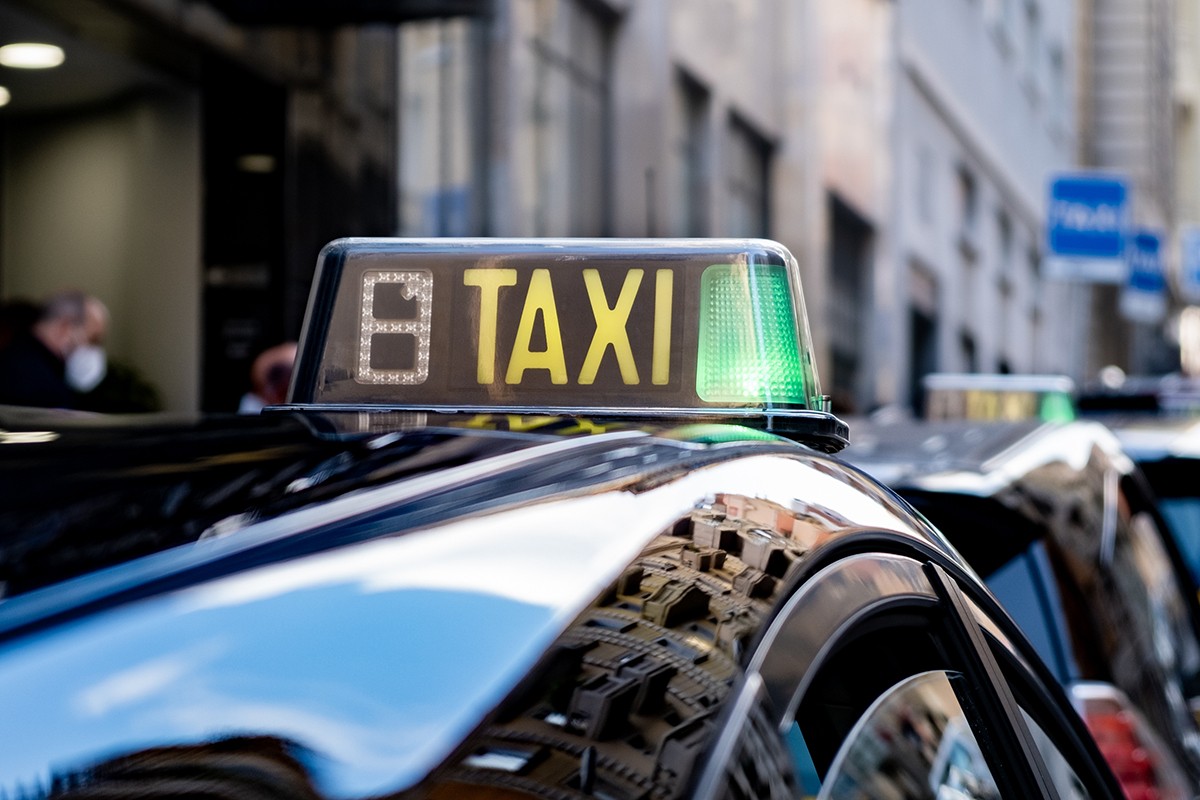 Mor un home atropellat per un taxi a Barcelona