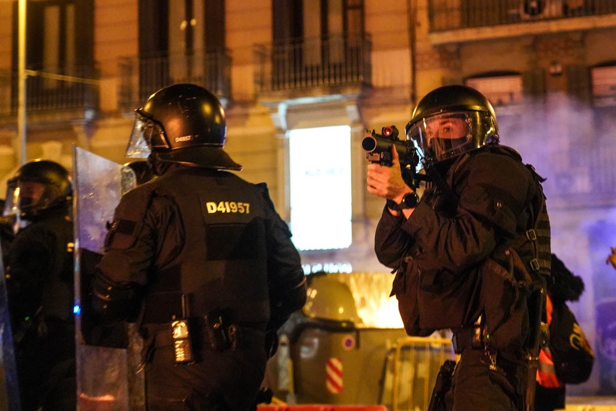 Els aldarulls en les manifestacions per l'alliberament de Hasél divideixen el govern de Colau