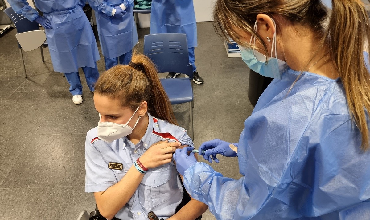 Salut inicia la vacunació dels cossos de seguretat i emergències