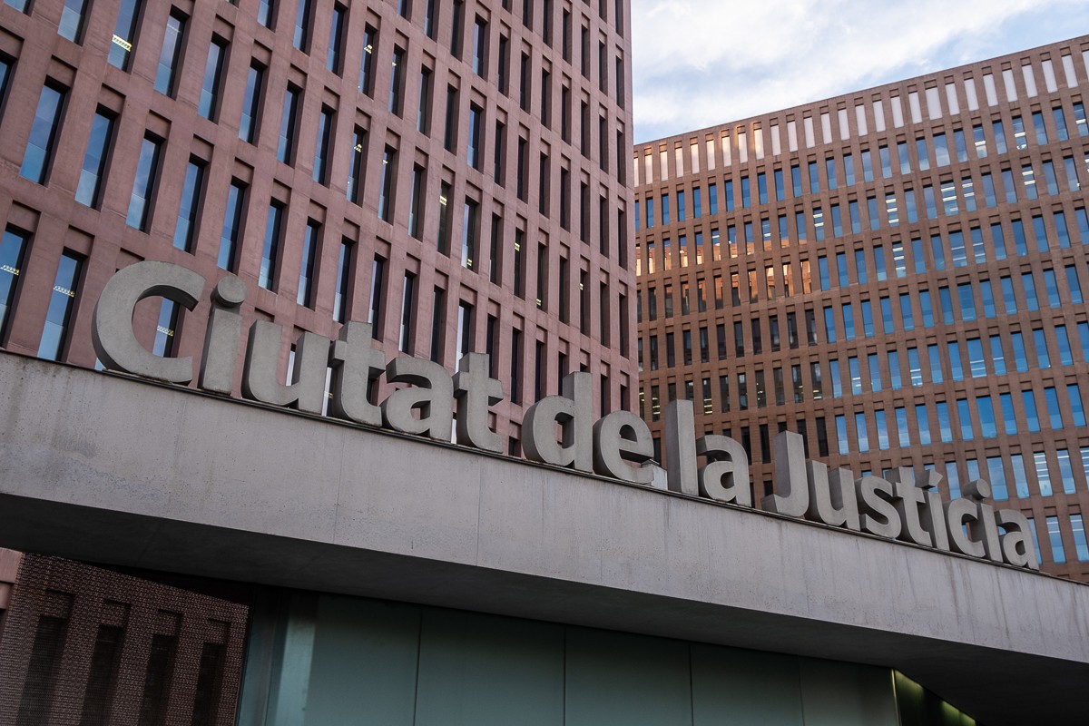 Condemnen un menor a sis mesos d'internament per ajudar un nen d'11 anys a violar una noia de 13