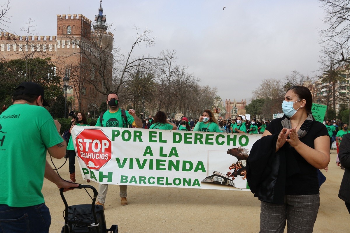 Unes 1.300 persones es manifesten a Barcelona contra la suspensió del decret de l'habitatge