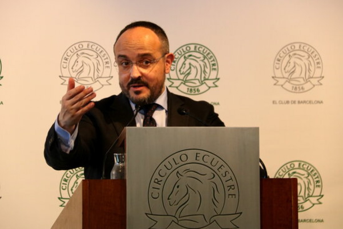 Alejandro Fernández diu a l'Ecuestre que només el PP pot evitar un «tripartit amb separatistes»