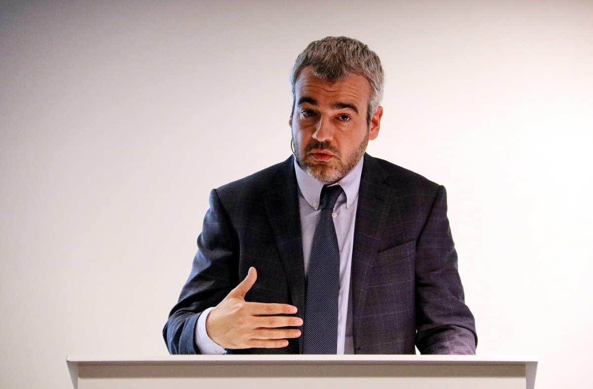 Illa recupera Maurici Lucena per aplicar la seva recepta econòmica