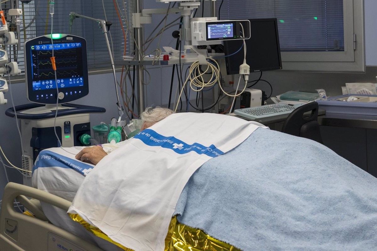 Els hospitals catalans, estancats per la Covid