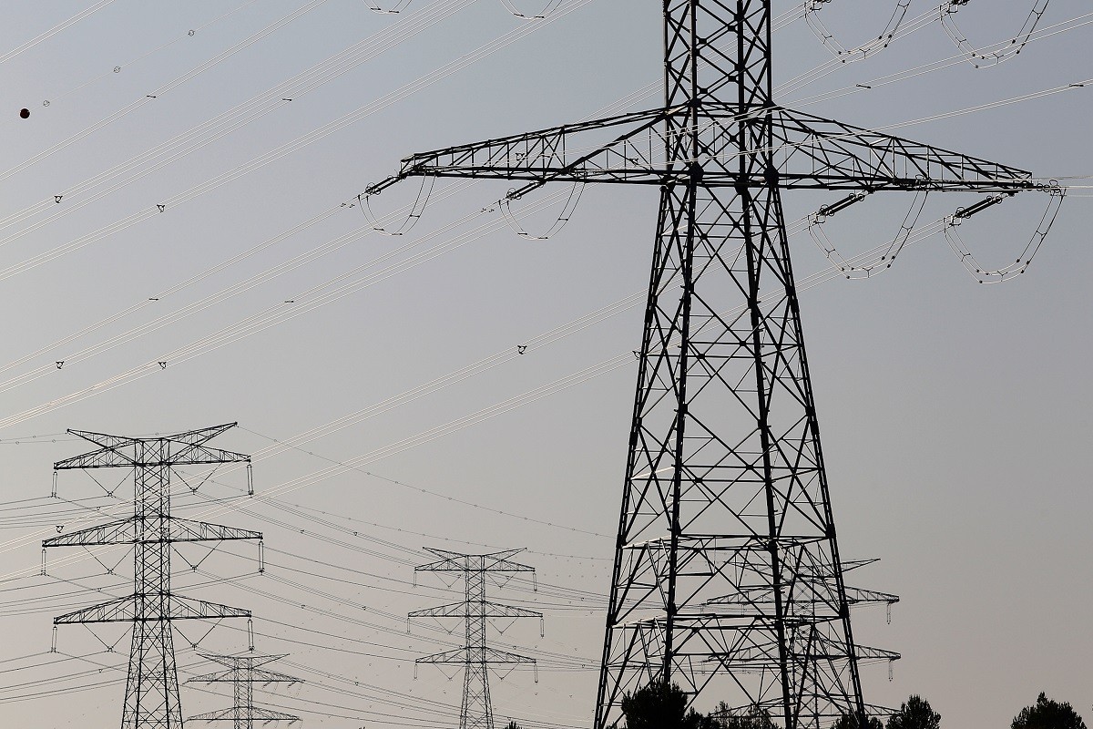 Arran difon un manual sobre com punxar la llum per denunciar la nova factura elèctrica