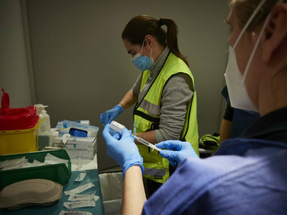 Vergés assegura que Catalunya tindrà capacitat per administrar 150.000 vacunes diàries