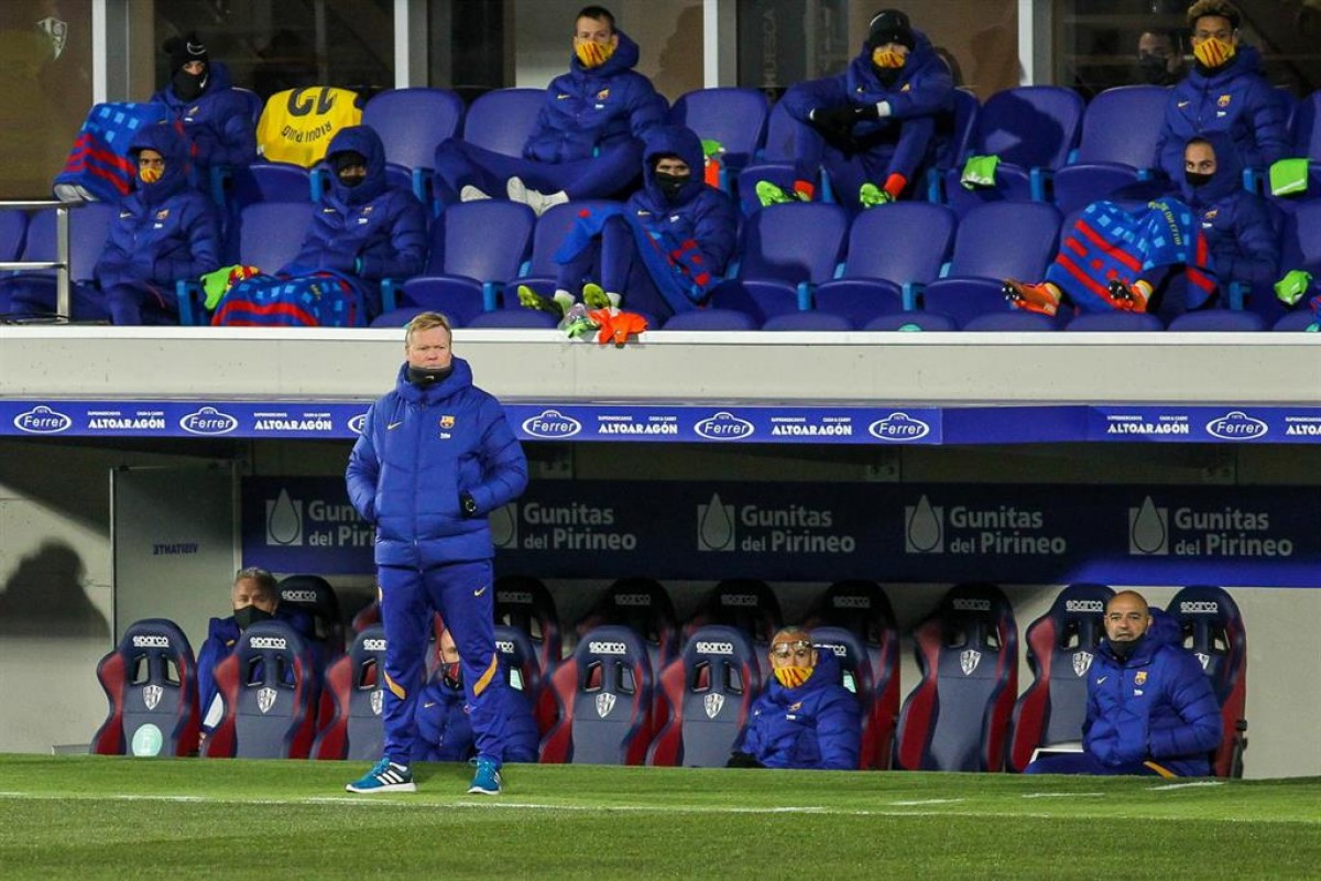 Dos membres del cos tècnic del primer equip del Barça donen positiu