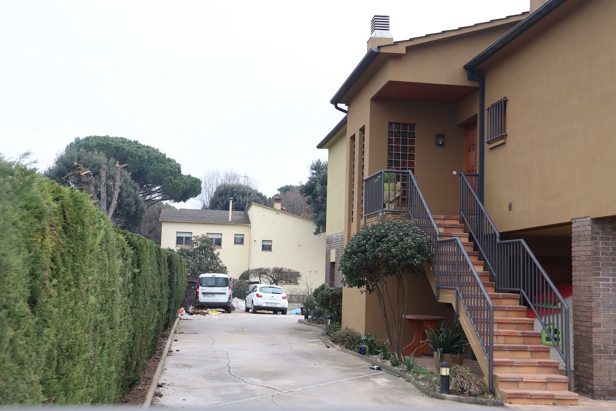 Un home evita que li robin a casa disparant amb l'escopeta a la cama d'un dels lladres