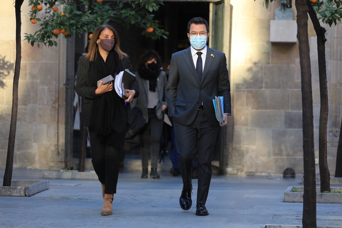 El Govern defensa el pla per Cap d'Any mentre veus sanitàries demanen endurir restriccions