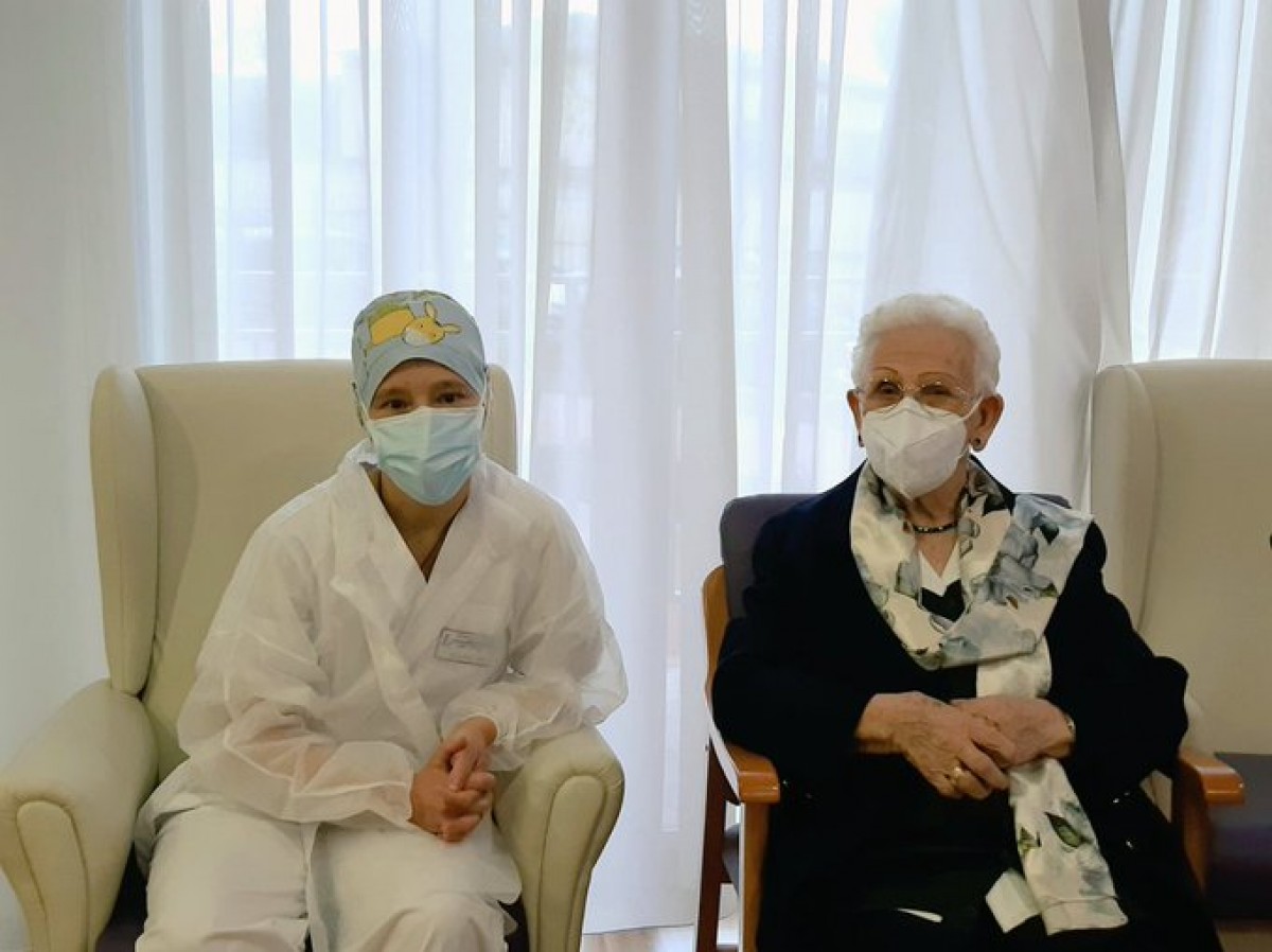 Les dues primeres persones vacunades a l'estat espanyol - Ministeri de Sanitat
