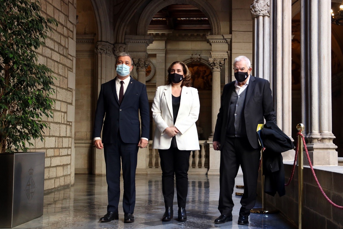 El govern de Colau encara espera el «sí» de JxCat als pressupostos