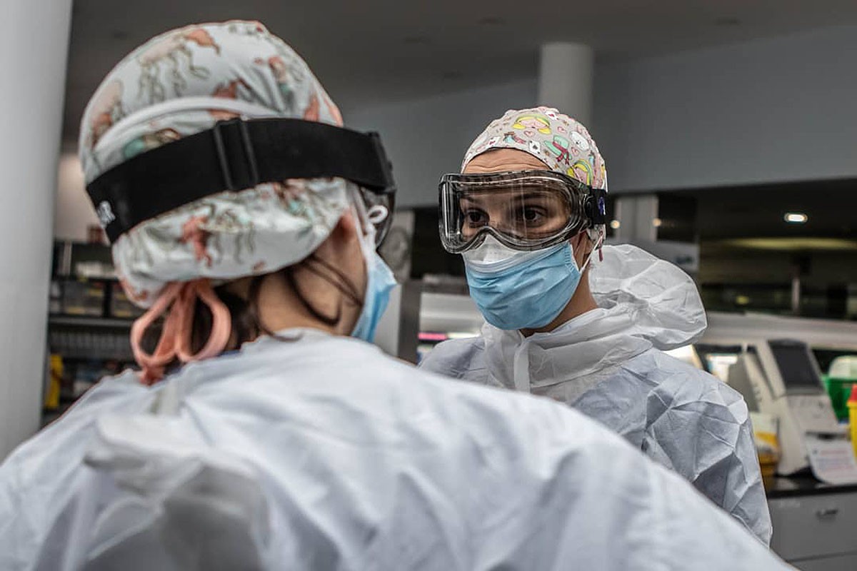 Professionals de la UCI de l'Hospital del Mar. - Martí Segura Ramoneda