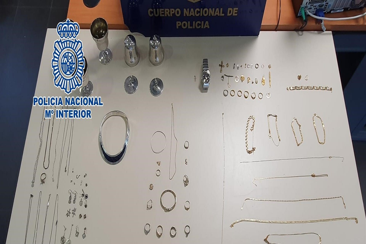 Detenen els integrants d'una banda que robava en cases amb el mètode de la cola d'enganxar