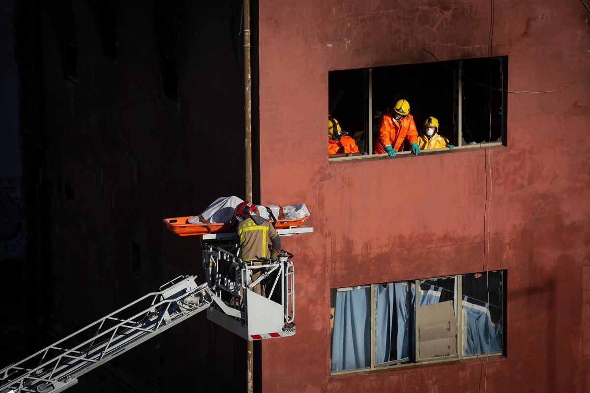 L'incendi de la nau de Badalona, tres mesos després: «Si fóssim d'aquí, això no ens hauria passat»