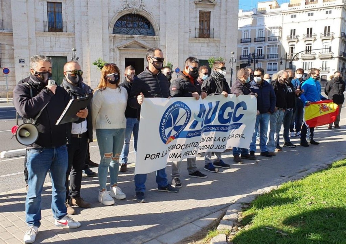 Guàrdies civils reclamen la «democratització» del cos