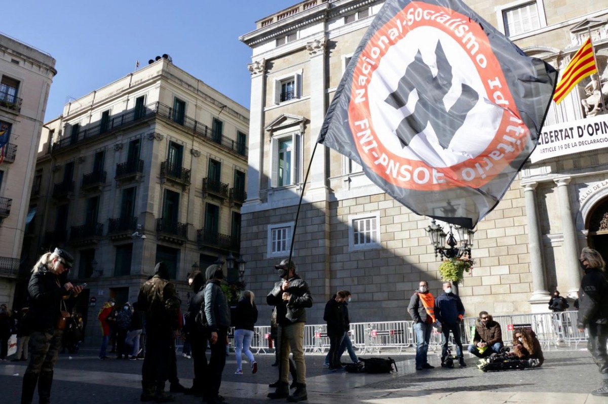 Els Mossos detenen dos assistents a la manifestació de Vox que tenen prohibit anar a manifestacions