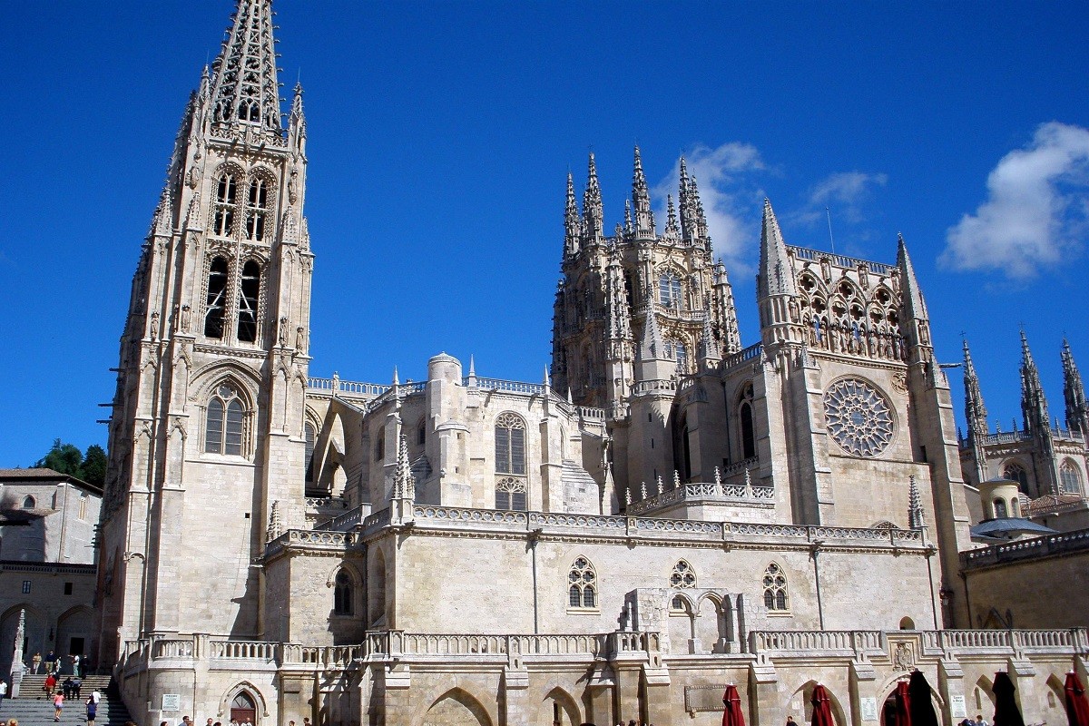 Indignació per una missa amb 250 assistents a la catedral de Burgos  en plena pandèmia