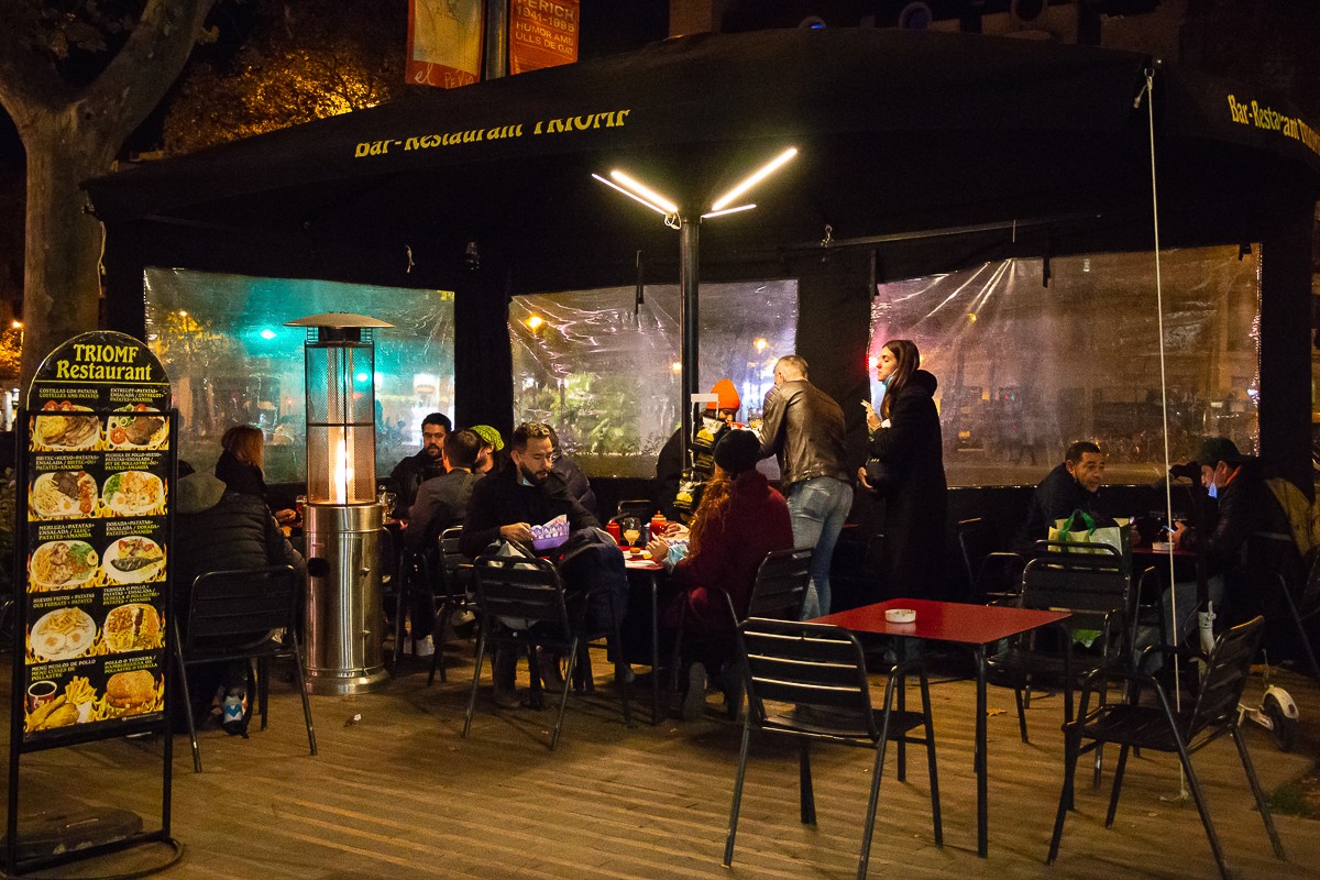 Ambient en una terrassa de Barcelona - Helena Margarit
