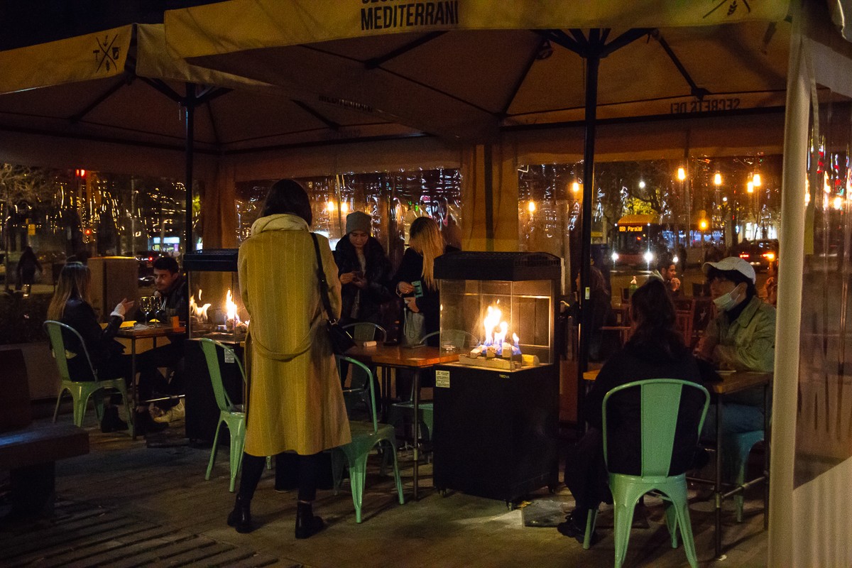 Ambient en una terrassa de Barcelona - Helena Margarit