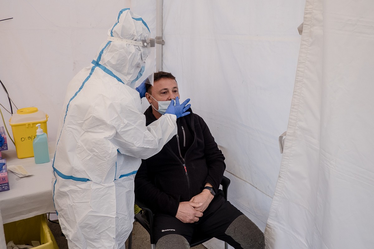 El coronavirus també pot arribar al cervell, segons un estudi amb autòpsies