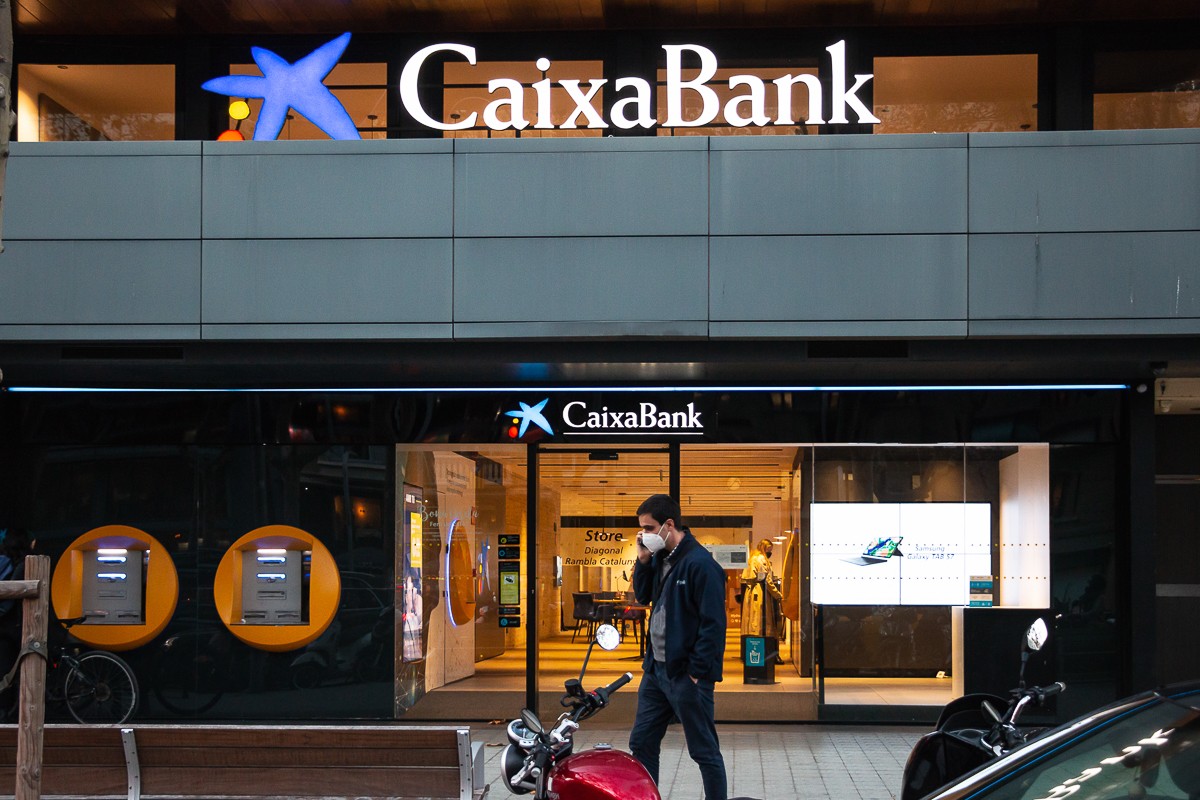CaixaBank rebaixa a 6.452 les sortides per l'ERO i elimina els acomiadaments forçosos