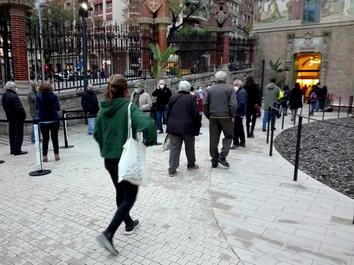 Salut engega tres nous cribratges massius a Barcelona