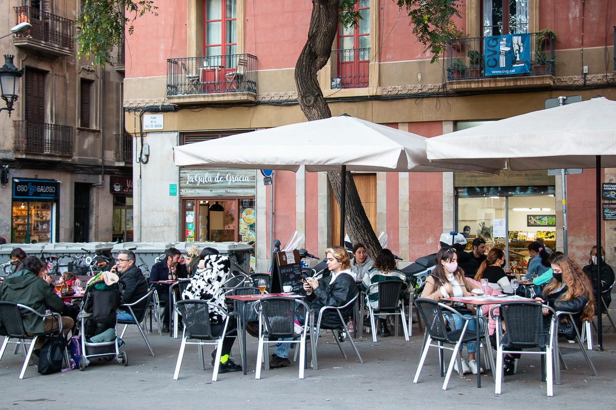 La Barcelona de les terrasses: els bars guanyen espai al vianant i al cotxe