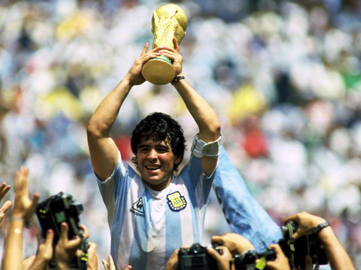 Mor Diego Armando Maradona als 60 anys
