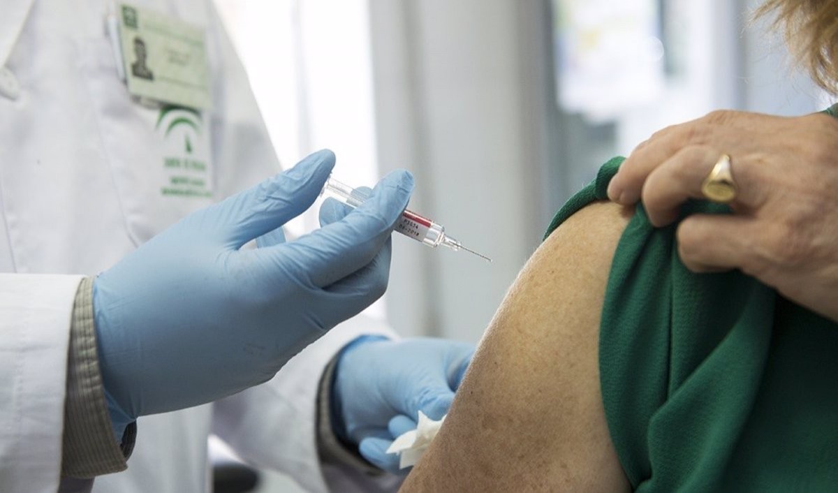 Un jutge insta a la Generalitat Valenciana a vacunar els sanitaris de la privada igual que els de la pública