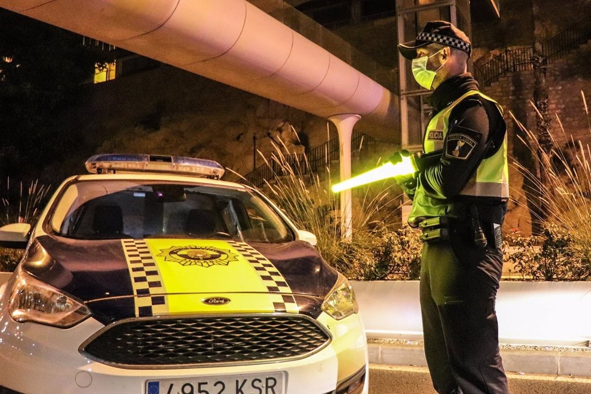 Detenen un home a Alacant per intentar fugar-se amb un cotxe patrulla 